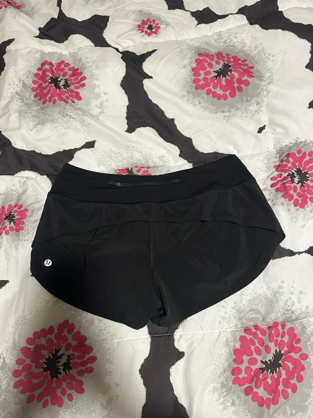 Lululemon Speed Up Shorts - Picture 2 of 8